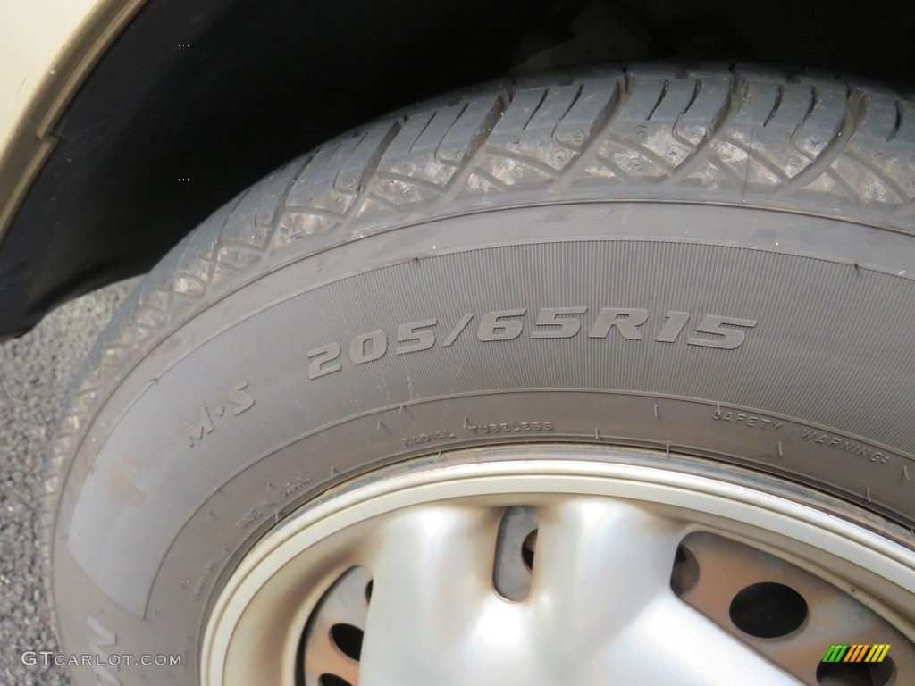 2005 Grand Am SE Sedan - Champagne Beige Metallic / Dark Taupe photo #15