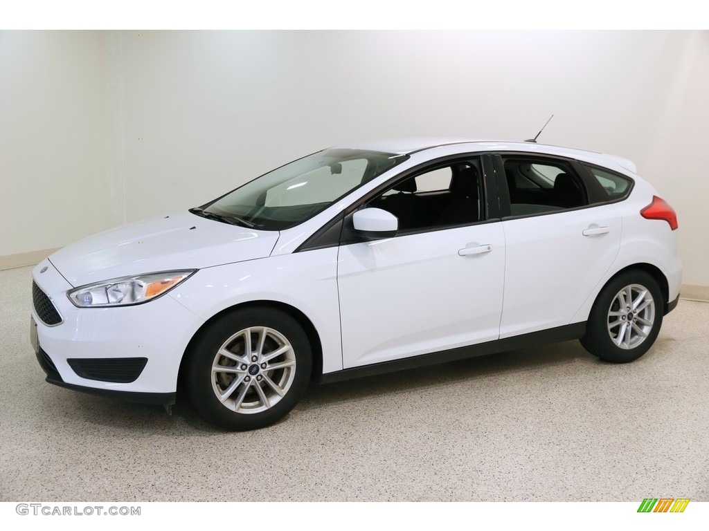 2018 Focus SE Hatch - Oxford White / Charcoal Black photo #3