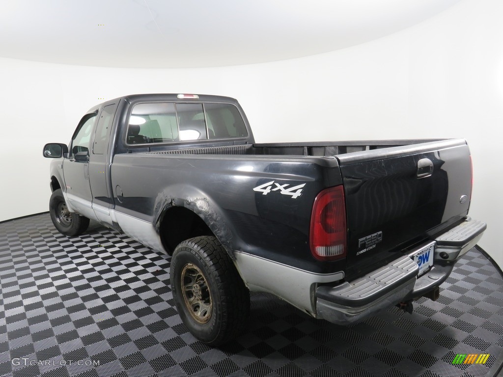 2003 F250 Super Duty XL SuperCab 4x4 - Black / Medium Flint Grey photo #10