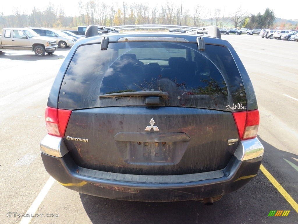 2004 Endeavor XLS AWD - Machine Green Metallic / Charcoal Gray photo #11