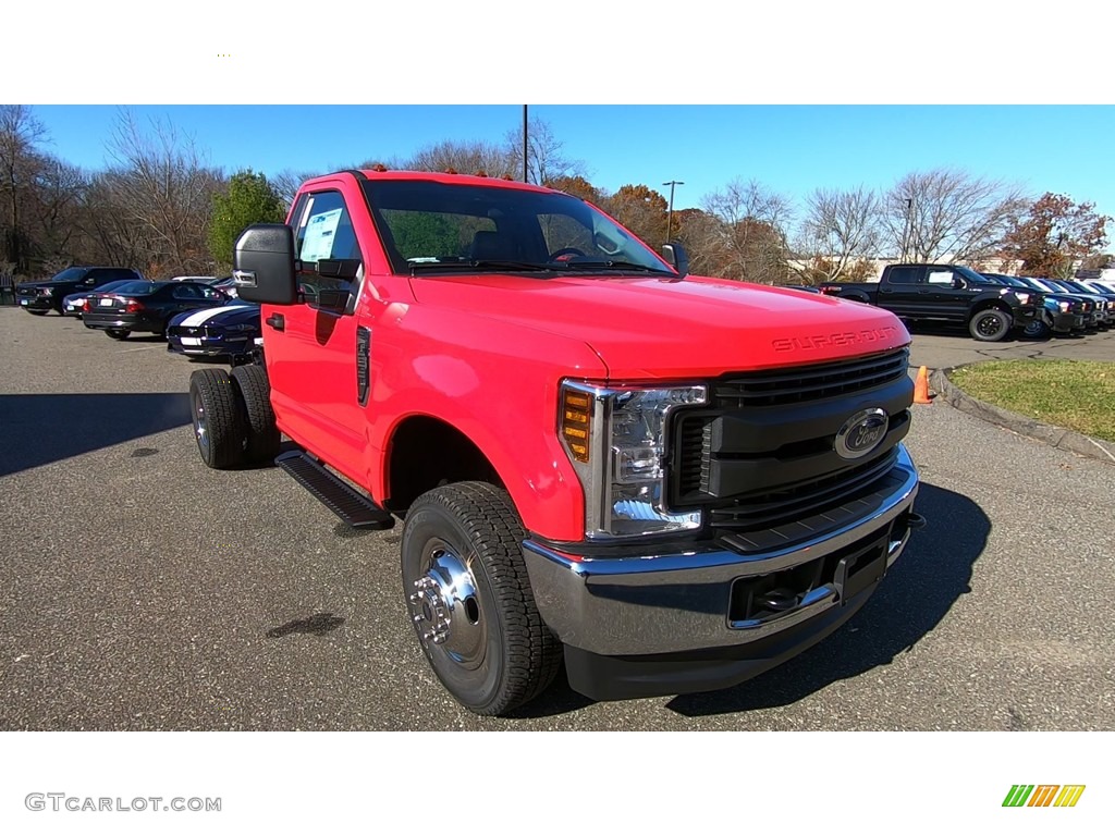 2019 F350 Super Duty XL Regular Cab 4x4 Chassis - Race Red / Earth Gray photo #4