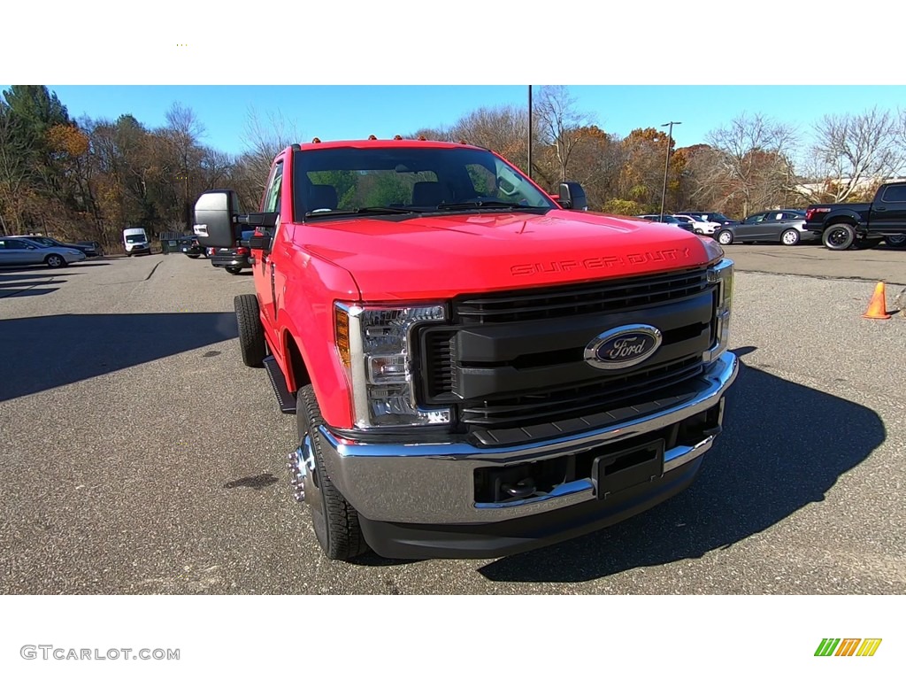 2019 F350 Super Duty XL Regular Cab 4x4 Chassis - Race Red / Earth Gray photo #5