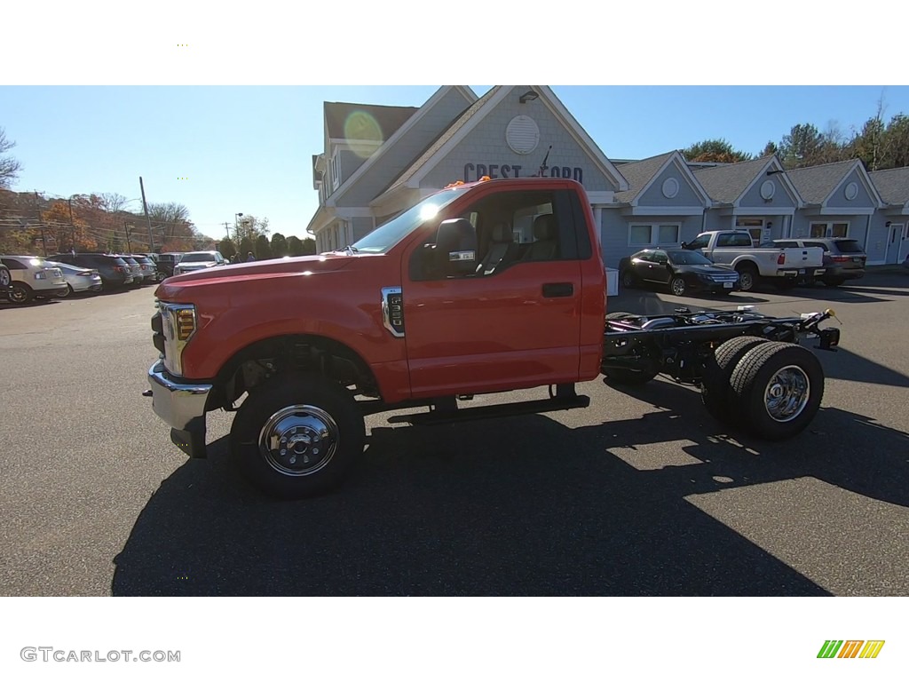 2019 F350 Super Duty XL Regular Cab 4x4 Chassis - Race Red / Earth Gray photo #11