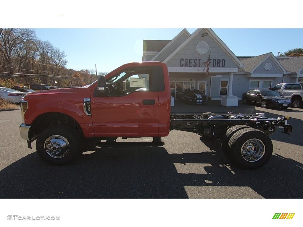 2019 F350 Super Duty XL Regular Cab 4x4 Chassis - Race Red / Earth Gray photo #13