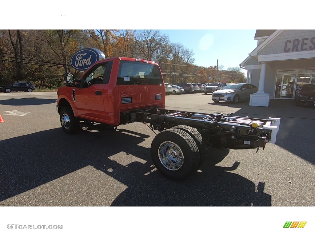 2019 F350 Super Duty XL Regular Cab 4x4 Chassis - Race Red / Earth Gray photo #15
