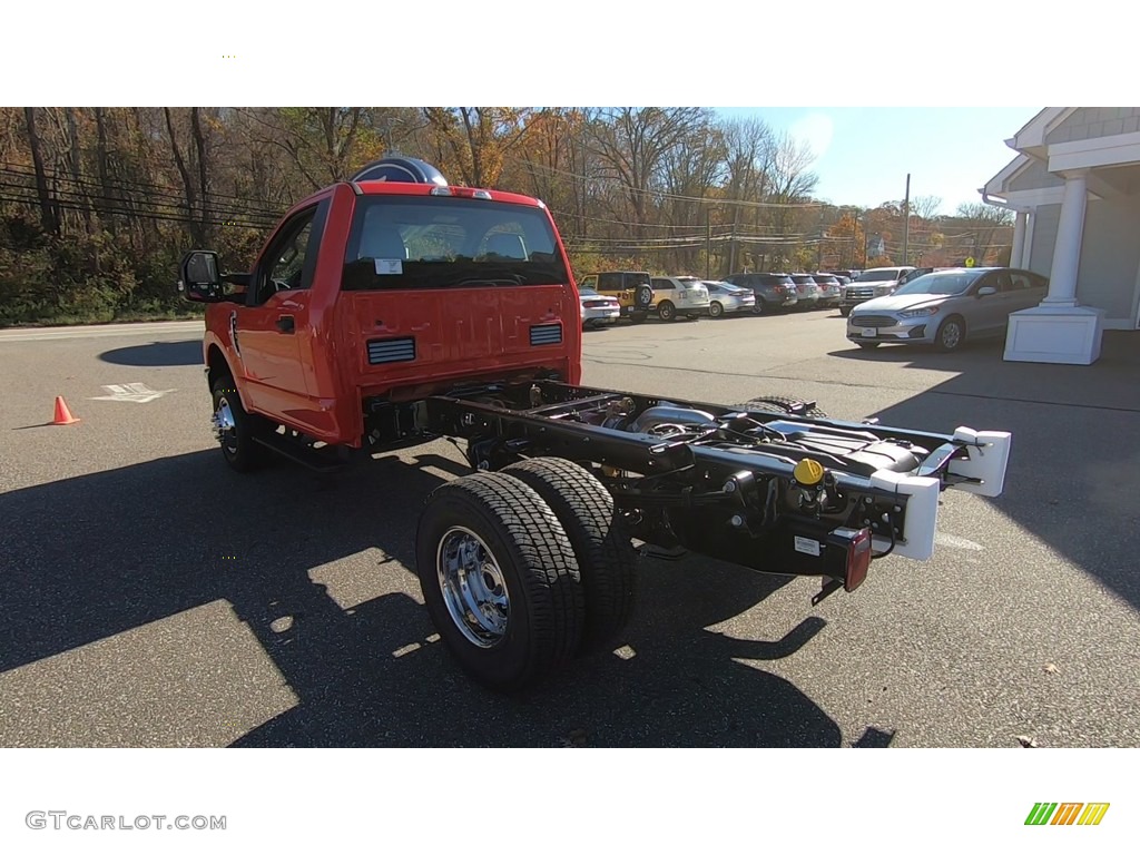 2019 F350 Super Duty XL Regular Cab 4x4 Chassis - Race Red / Earth Gray photo #16