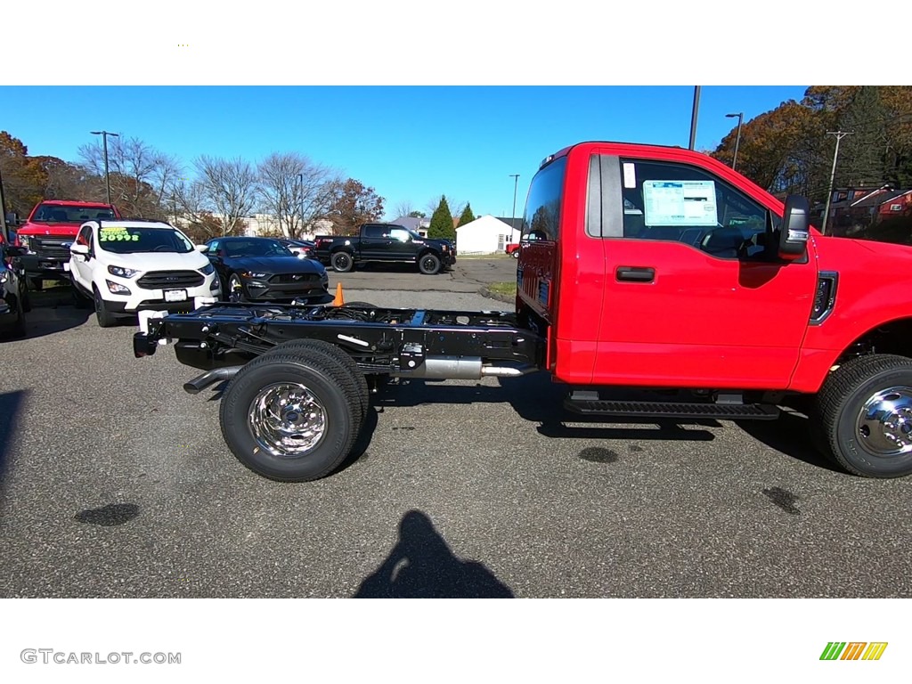 2019 F350 Super Duty XL Regular Cab 4x4 Chassis - Race Red / Earth Gray photo #26