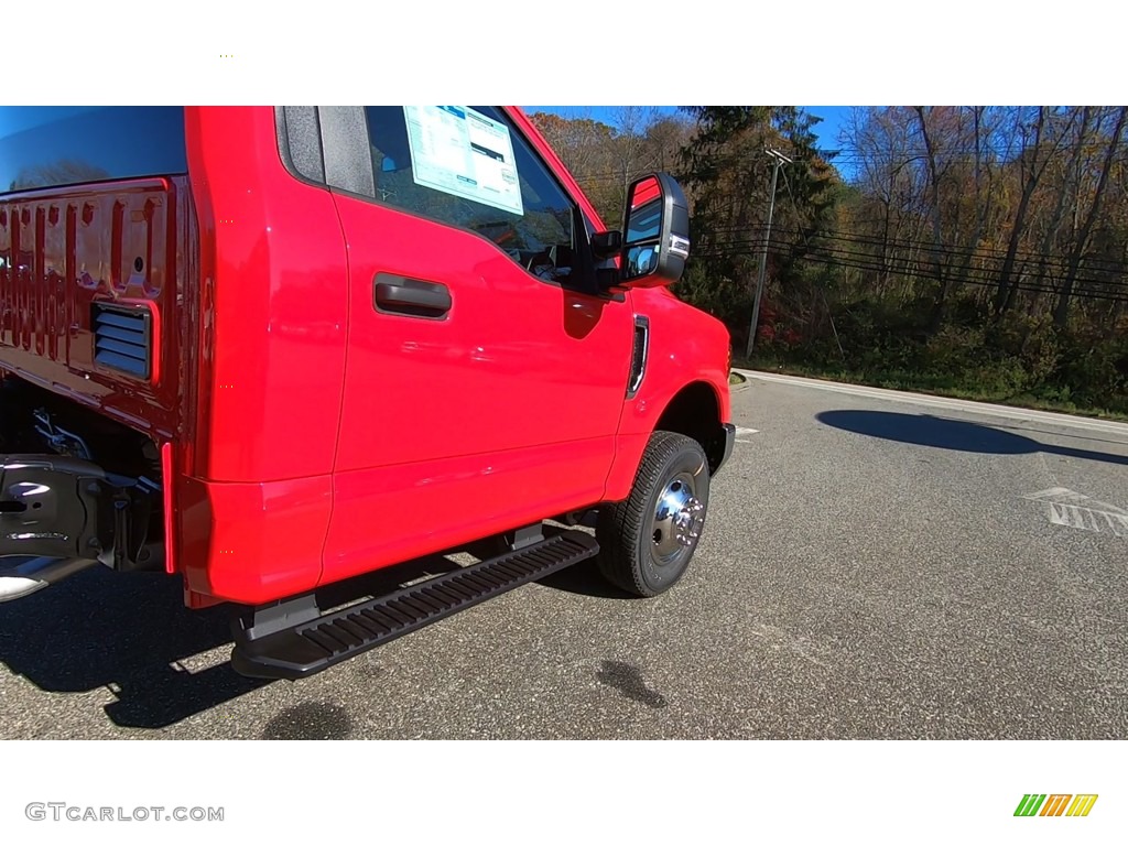 2019 F350 Super Duty XL Regular Cab 4x4 Chassis - Race Red / Earth Gray photo #61