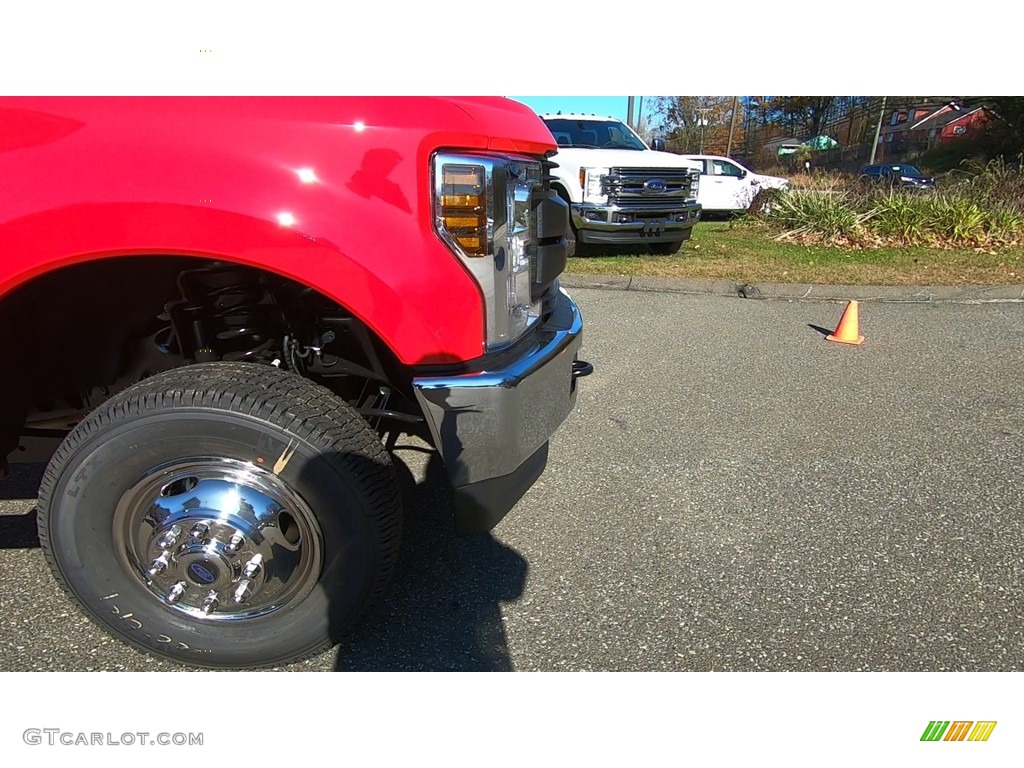 2019 F350 Super Duty XL Regular Cab 4x4 Chassis - Race Red / Earth Gray photo #75