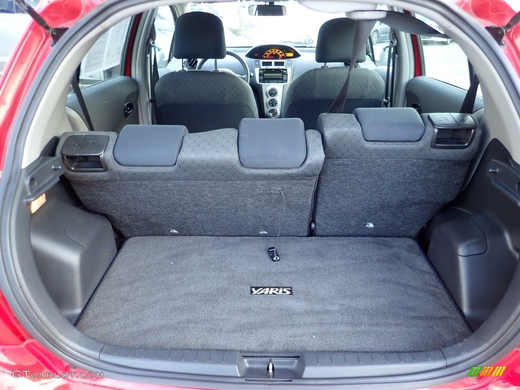 2009 Yaris 5 Door Liftback - Absolutely Red / Dark Charcoal photo #4