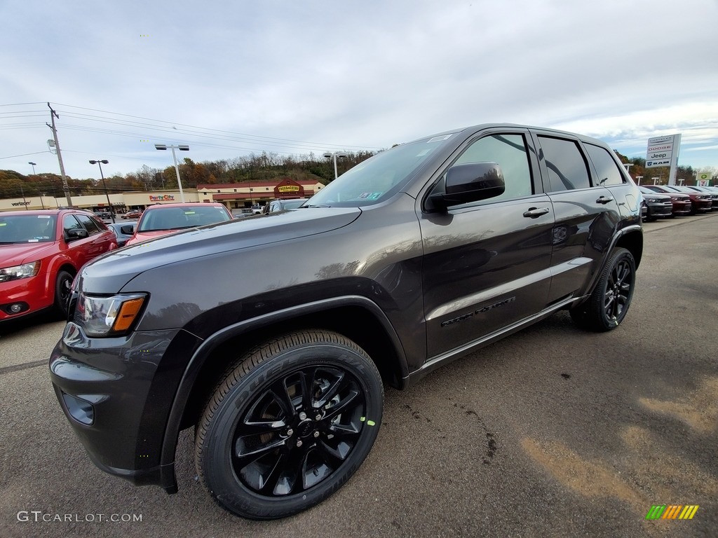 Granite Crystal Metallic Jeep Grand Cherokee