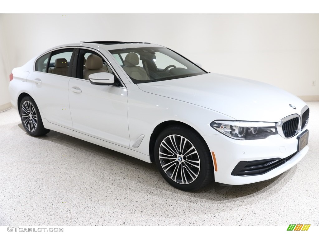 2019 5 Series 530i xDrive Sedan - Alpine White / Canberra Beige/Black photo #1