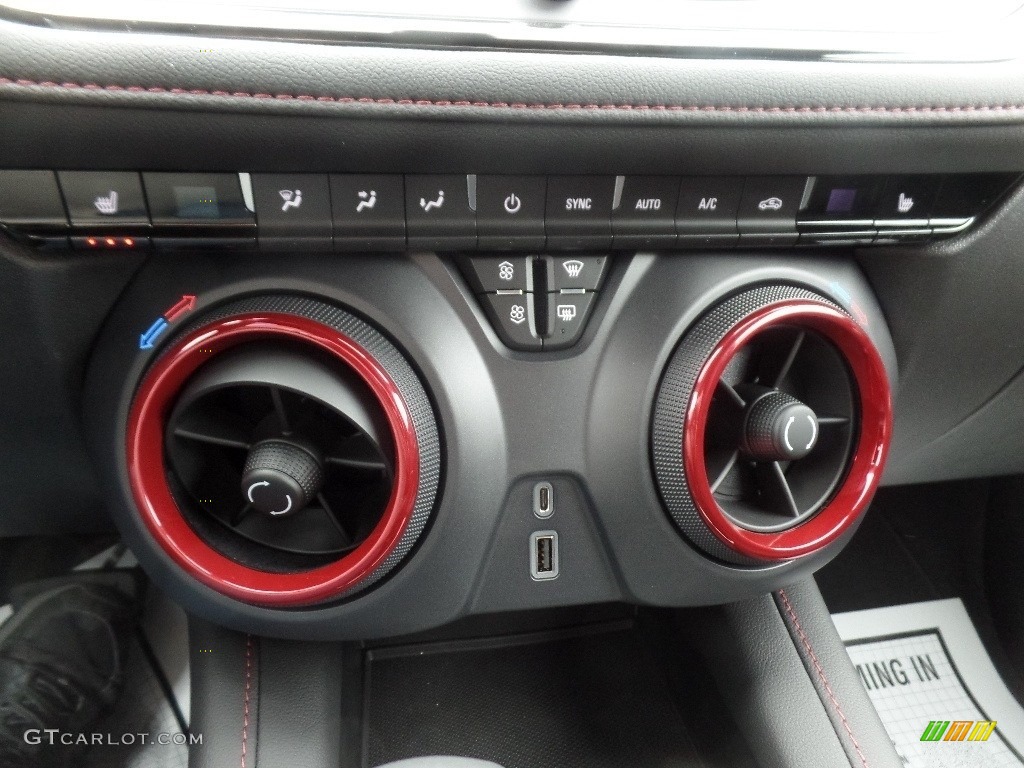 2020 Chevrolet Blazer RS AWD Controls Photo #135918749