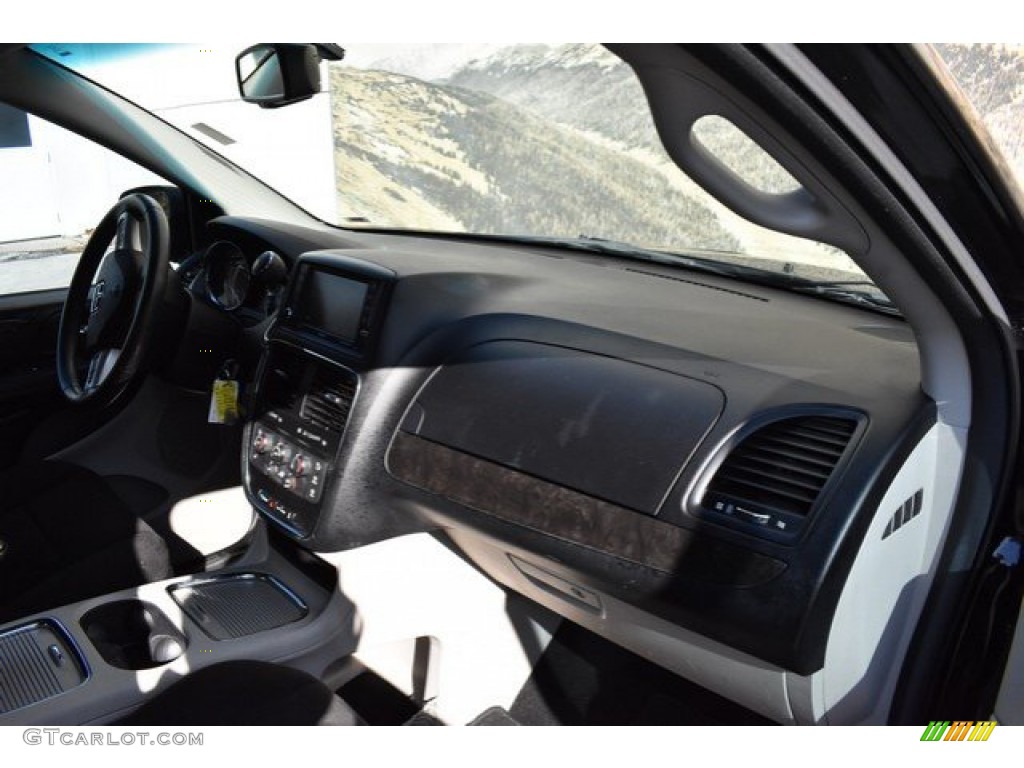 2012 Grand Caravan SXT - Brilliant Black Crystal Pearl / Black/Light Graystone photo #16