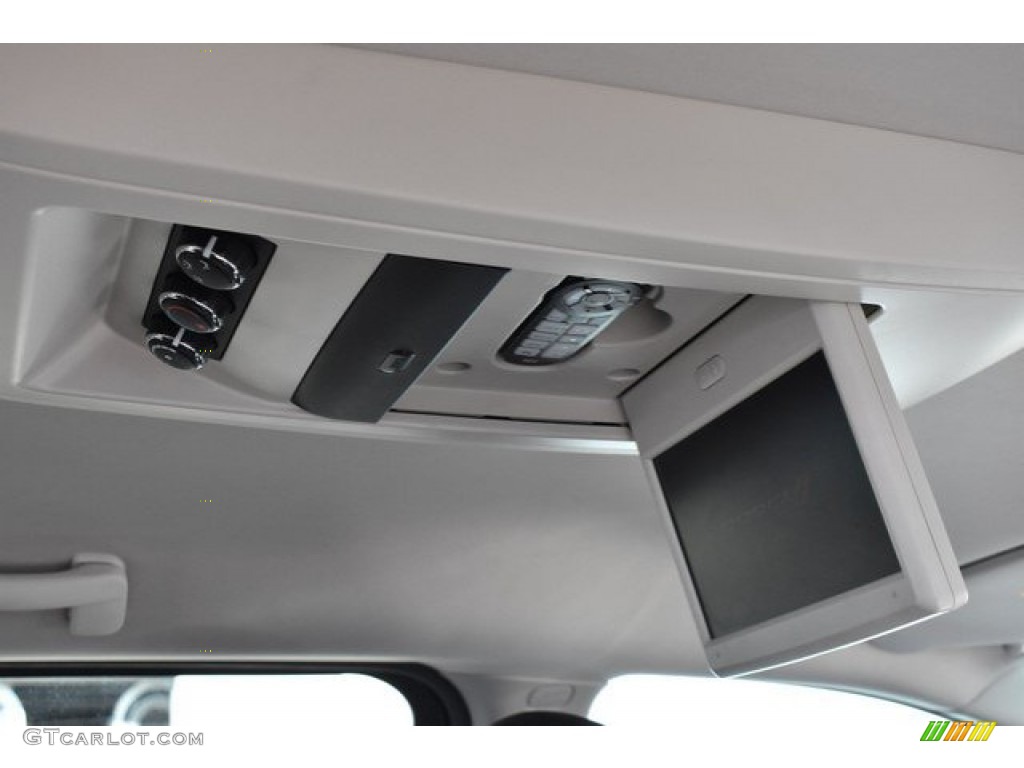 2012 Grand Caravan SXT - Brilliant Black Crystal Pearl / Black/Light Graystone photo #22