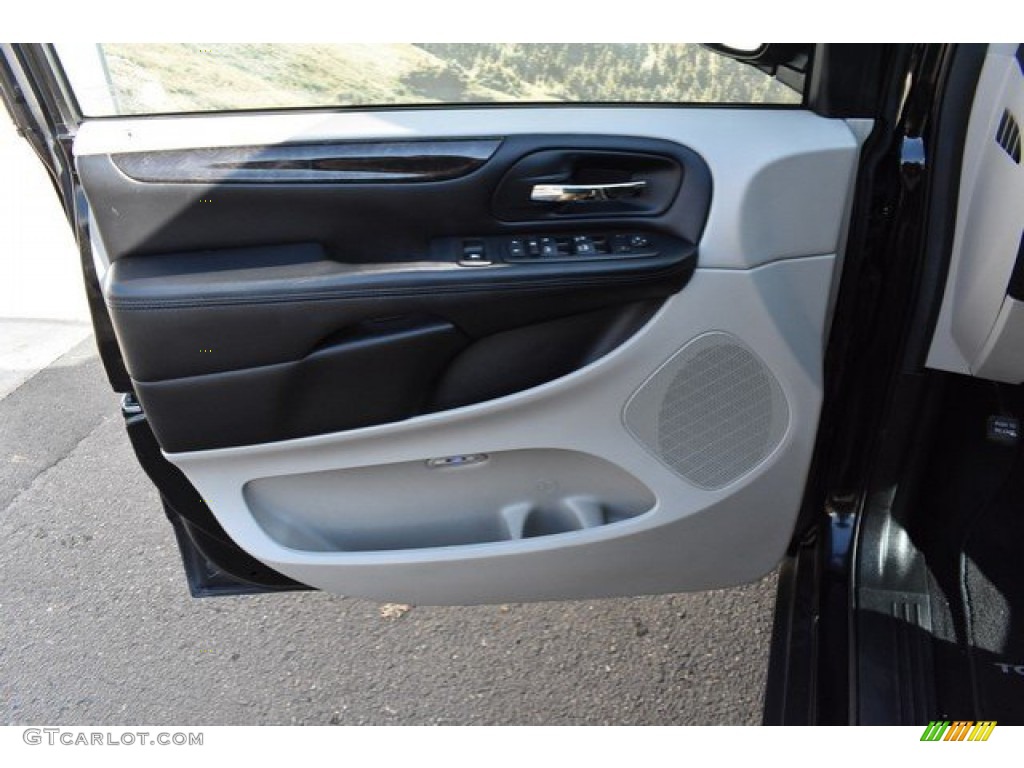 2012 Grand Caravan SXT - Brilliant Black Crystal Pearl / Black/Light Graystone photo #26