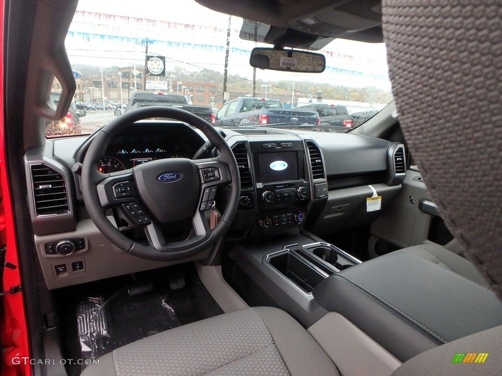 Medium Earth Gray Interior 2020 Ford F150 XLT SuperCrew 4x4 Photo #135940369