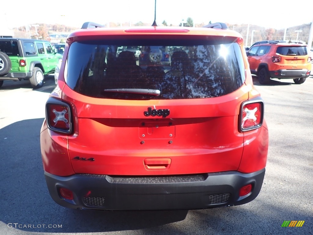 2020 Renegade Latitude 4x4 - Colorado Red / Black photo #4