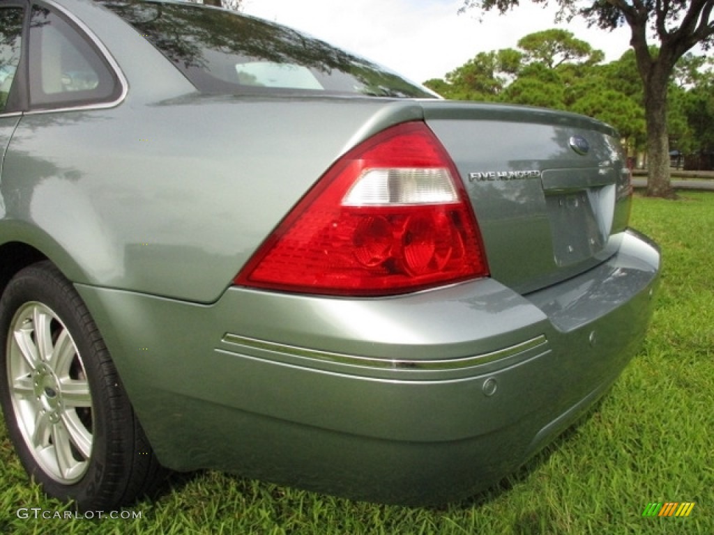 2005 Five Hundred Limited - Titanium Green Metallic / Pebble Beige photo #34