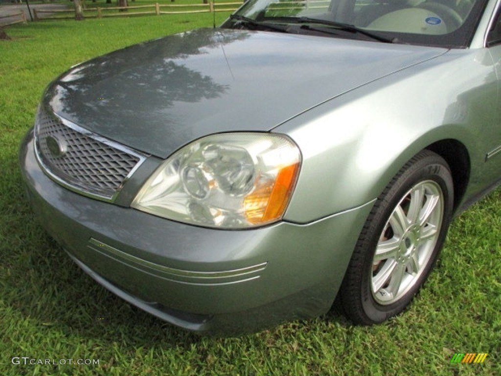 2005 Five Hundred Limited - Titanium Green Metallic / Pebble Beige photo #37