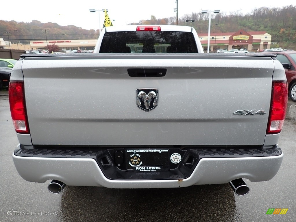 2018 1500 Express Quad Cab 4x4 - Bright Silver Metallic / Black/Diesel Gray photo #4