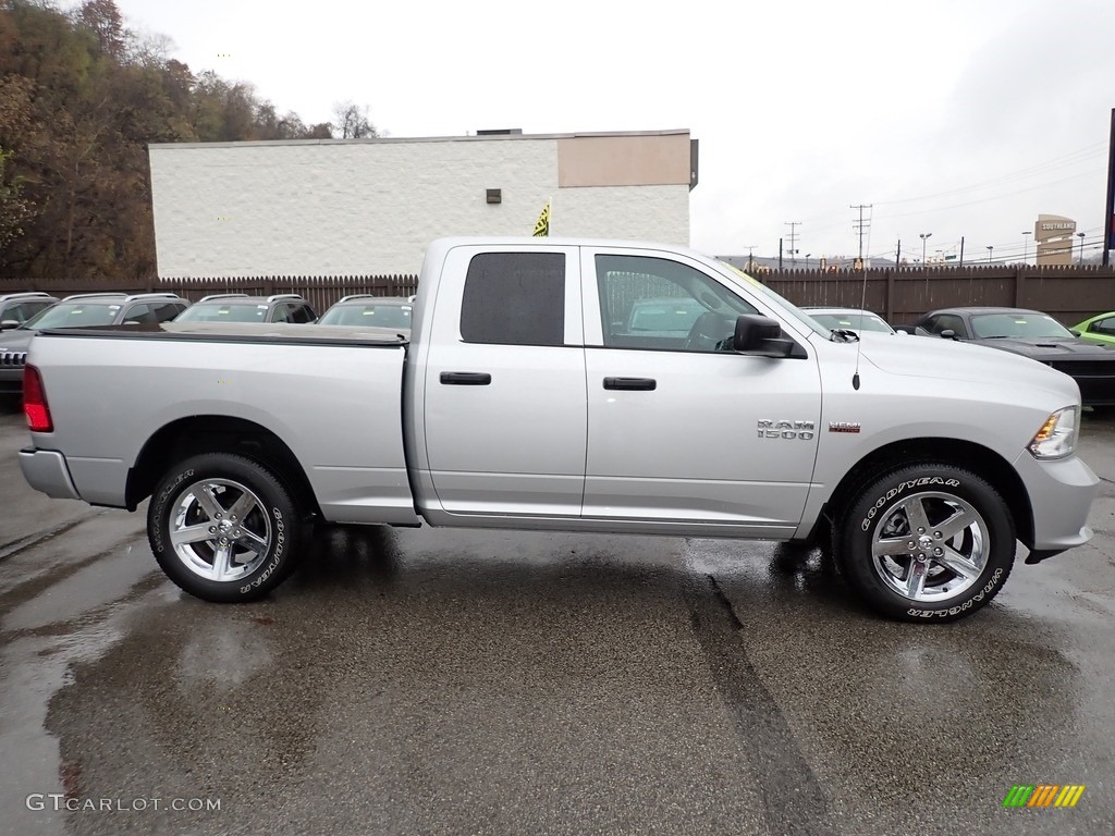 2018 1500 Express Quad Cab 4x4 - Bright Silver Metallic / Black/Diesel Gray photo #7