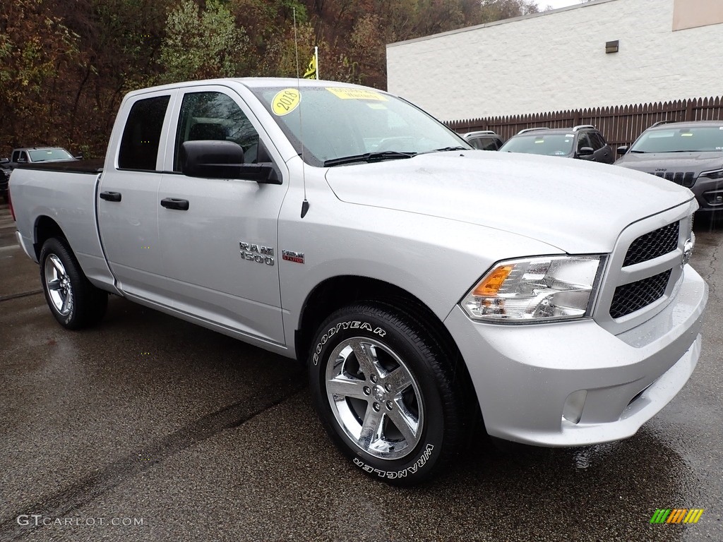 2018 1500 Express Quad Cab 4x4 - Bright Silver Metallic / Black/Diesel Gray photo #8