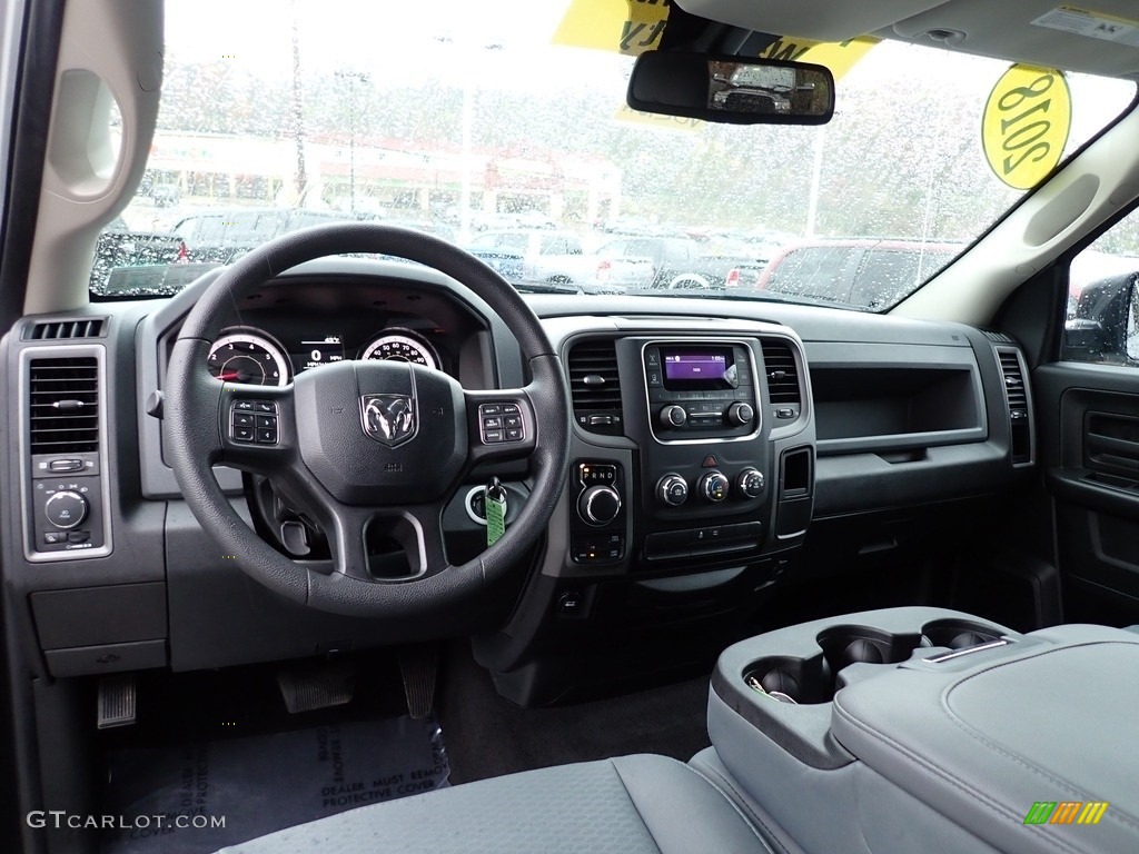 2018 1500 Express Quad Cab 4x4 - Bright Silver Metallic / Black/Diesel Gray photo #14