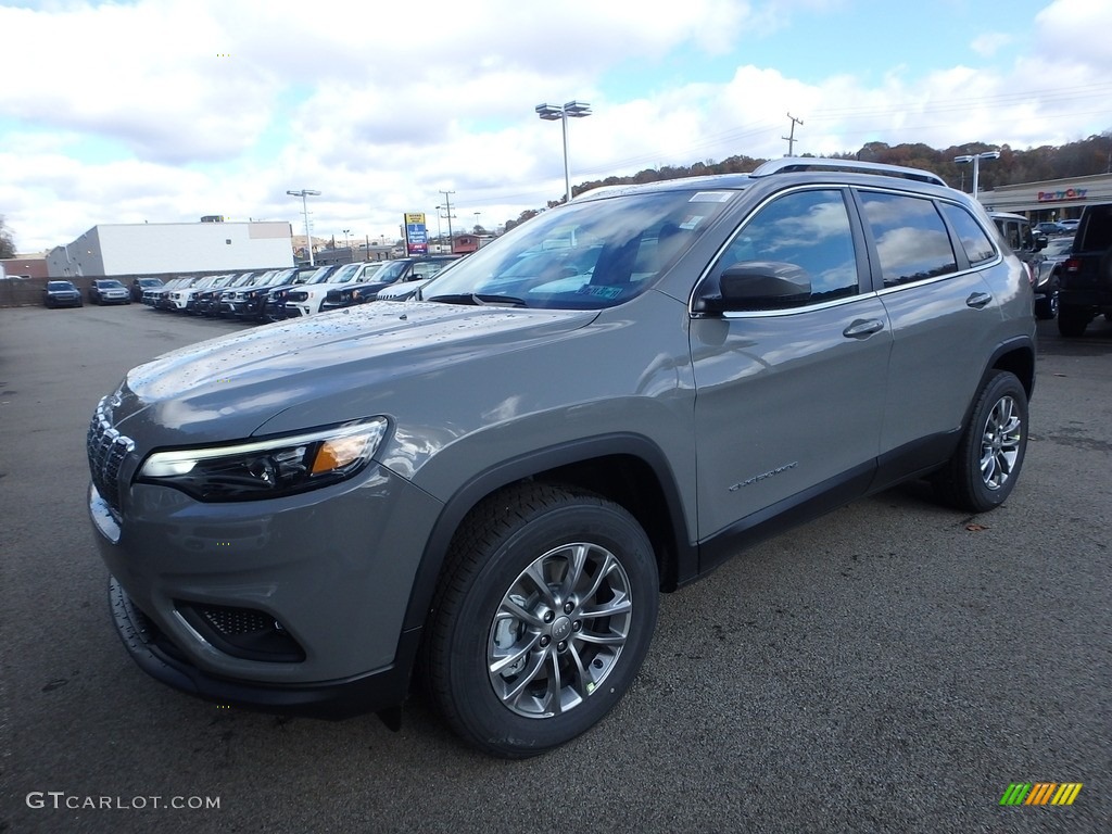 2020 Cherokee Latitude Plus 4x4 - Sting-Gray / Black photo #1