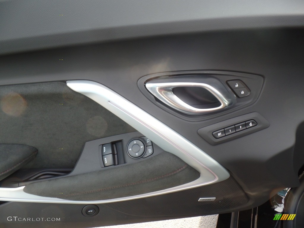 2020 Chevrolet Camaro ZL1 Coupe Jet Black Door Panel Photo #135986582