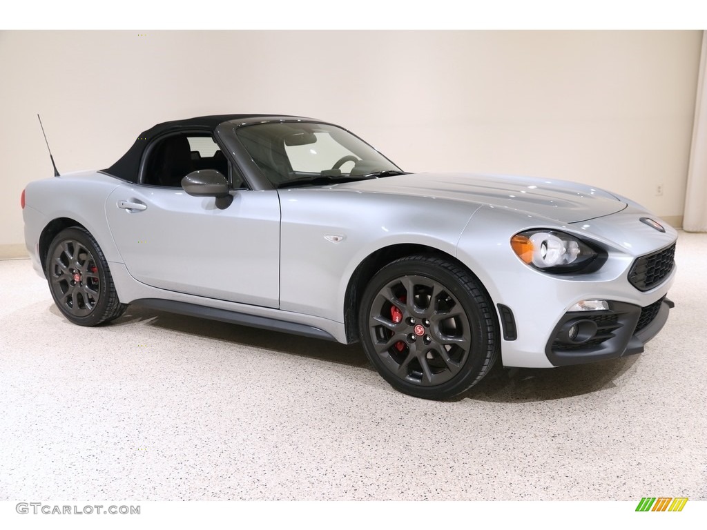 2018 124 Spider Abarth Roadster - Grigio Chiaro Light Grey / Nero/Rosso Black/Red photo #2