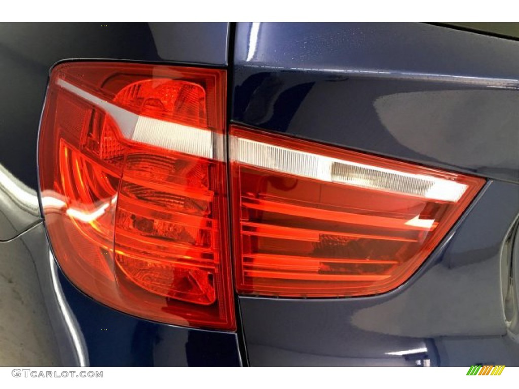 2017 X3 xDrive28i - Deep Sea Blue Metallic / Ivory White w/Red contrast stitching photo #22