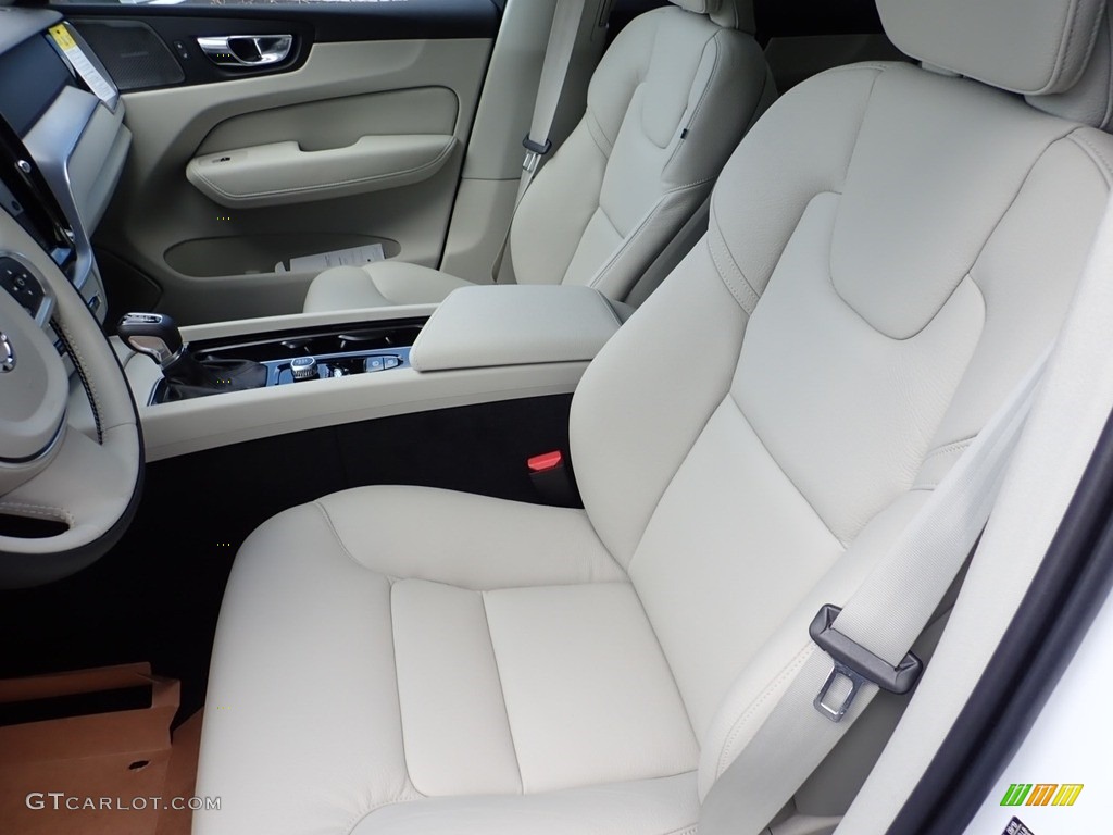 2020 Volvo XC60 T6 AWD Momentum Front Seat Photo #135997031