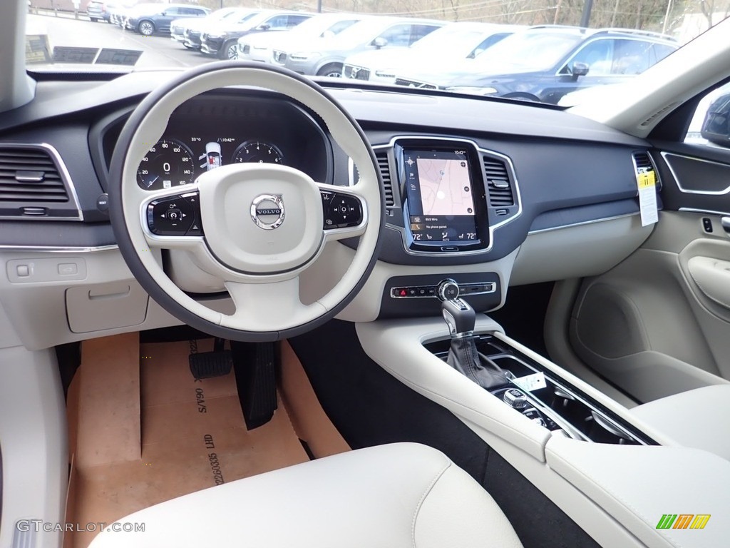 Blond Interior 2020 Volvo XC90 T6 AWD Momentum Photo #135997265