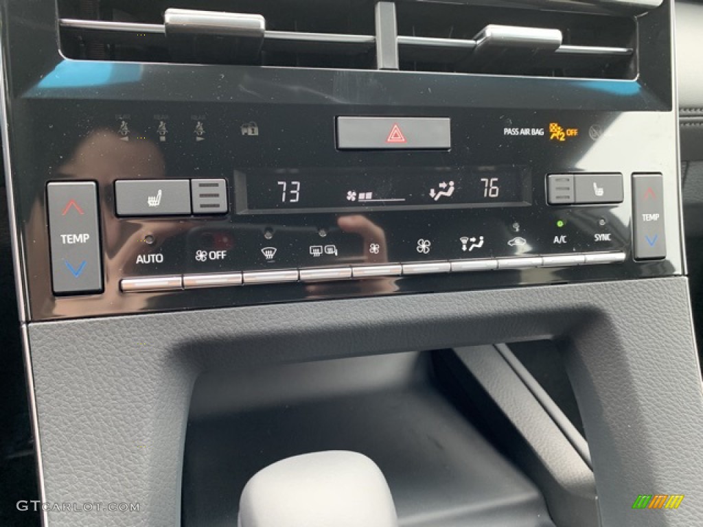 2020 Toyota Avalon Hybrid XLE Controls Photos