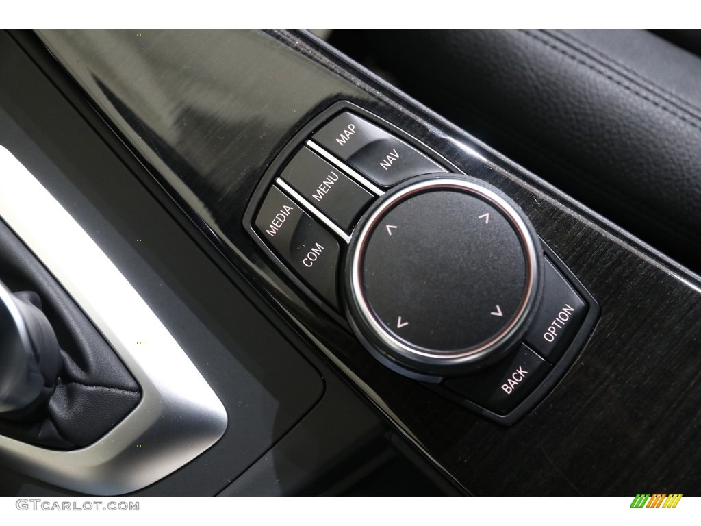 2017 3 Series 330i xDrive Sedan - Glacier Silver Metallic / Black photo #16