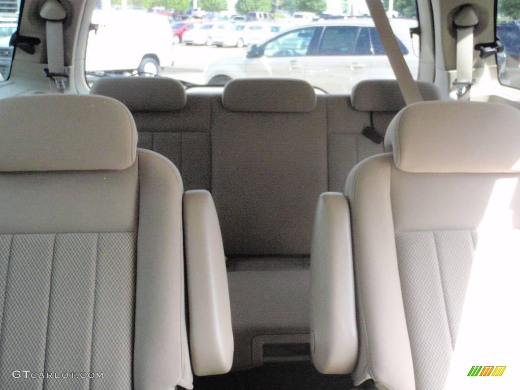 2005 Monterey Convenience - Arizona Beige Metallic / Pebble photo #12