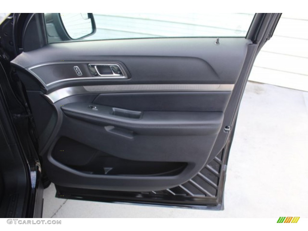 2019 Explorer XLT - Agate Black / Medium Black photo #16