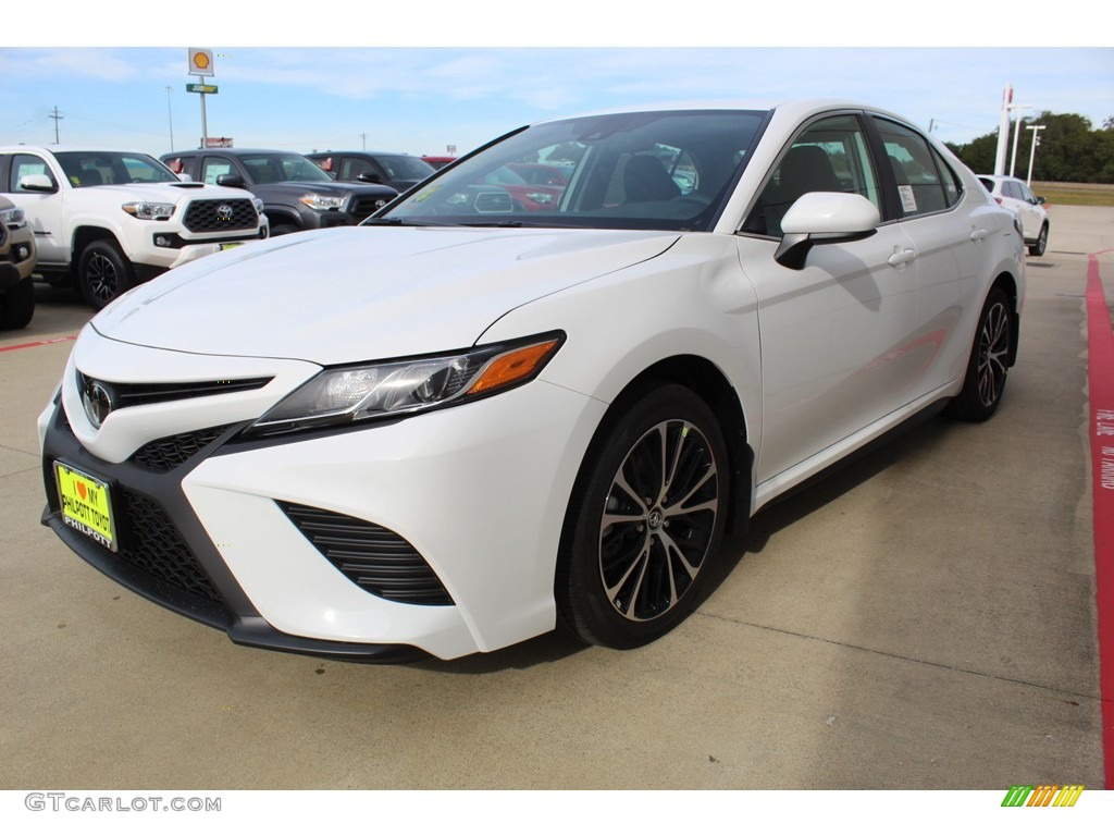 Super White 2020 Toyota Camry SE Exterior Photo #136049458