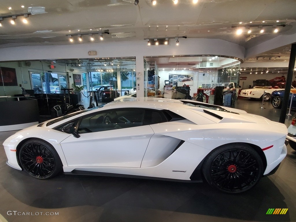 Bianco Isis 2018 Lamborghini Aventador S Exterior Photo #136049521