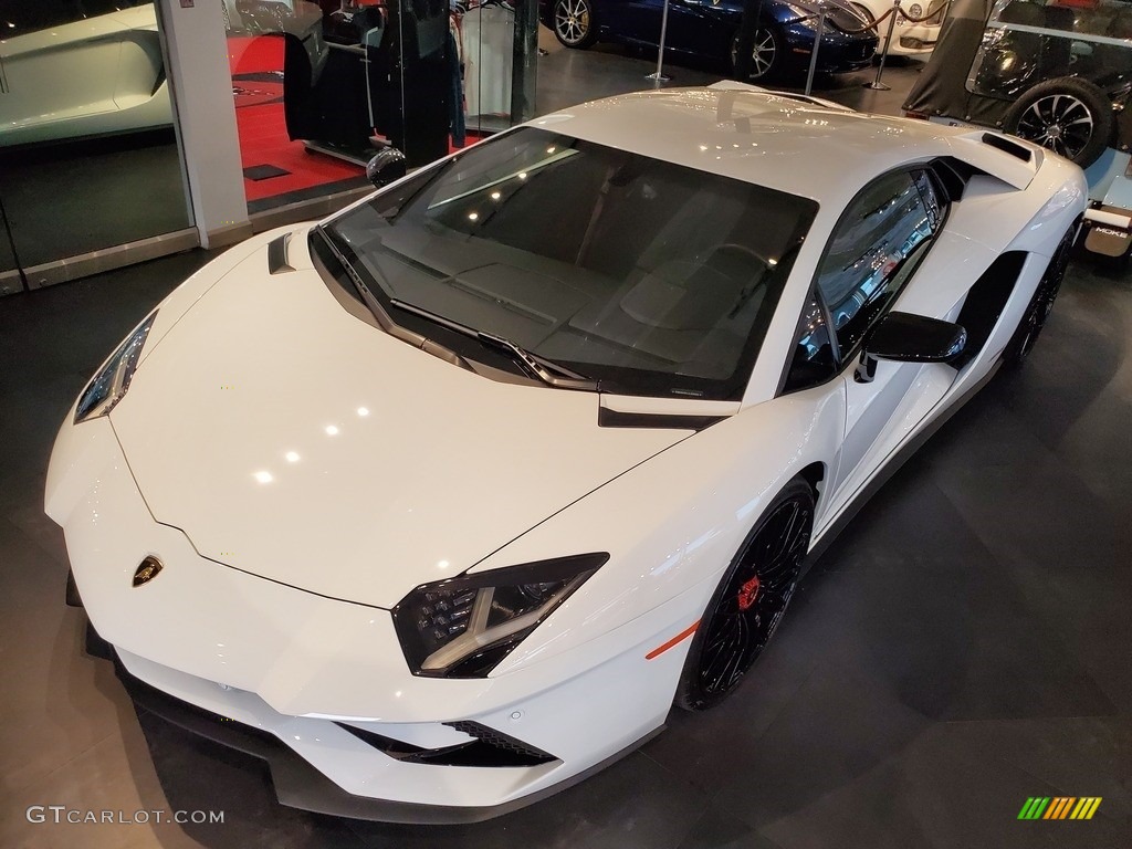 Bianco Isis 2018 Lamborghini Aventador S Exterior Photo #136049602