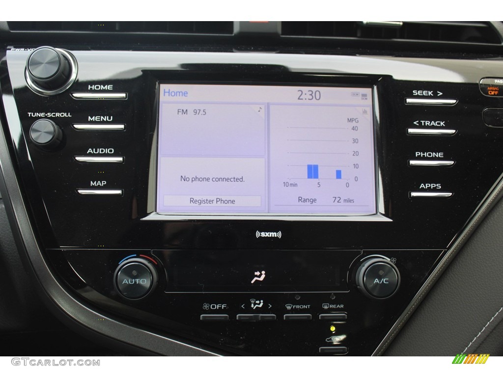 2020 Toyota Camry SE Controls Photo #136049695