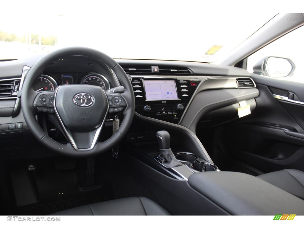 2020 Toyota Camry SE Black Dashboard Photo #136049758