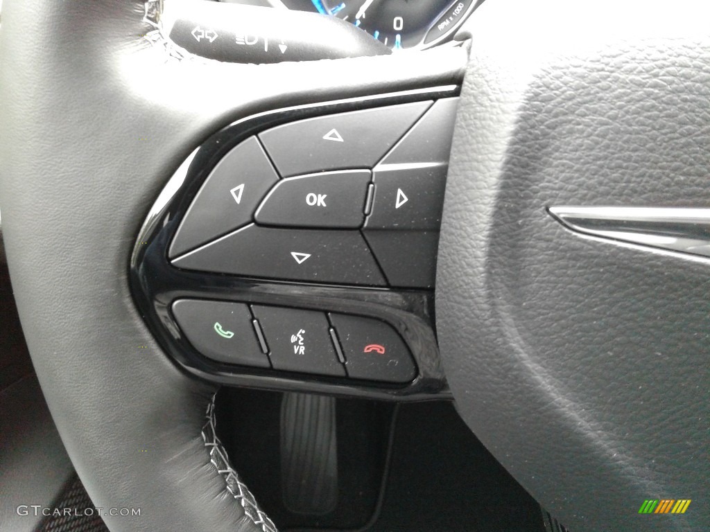 2020 Chrysler Pacifica Touring L Black Steering Wheel Photo #136069312