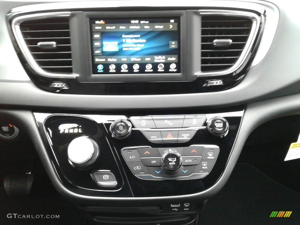 2020 Chrysler Pacifica Touring L Controls Photo #136069392