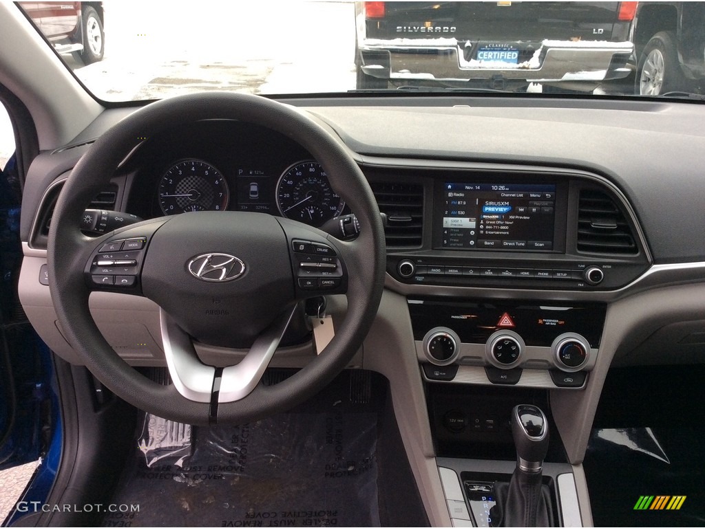 2019 Hyundai Elantra SEL Controls Photo #136069716