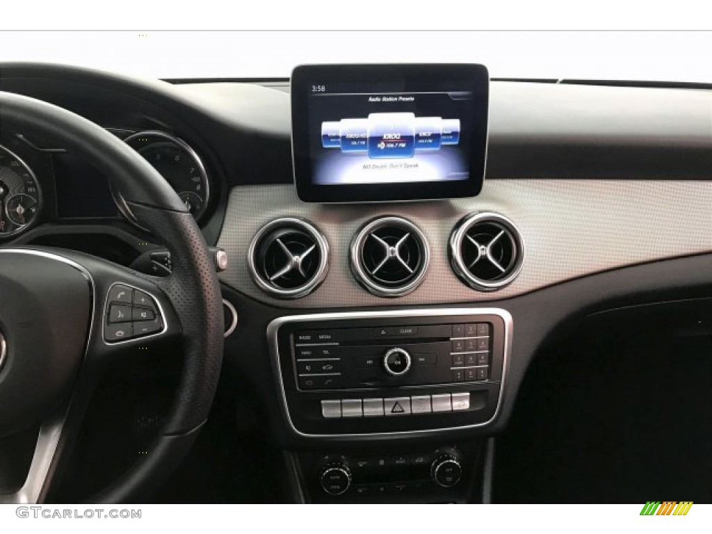 2019 Mercedes-Benz GLA 250 4Matic Controls Photos