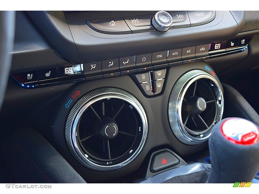 2019 Chevrolet Camaro ZL1 Coupe Controls Photos