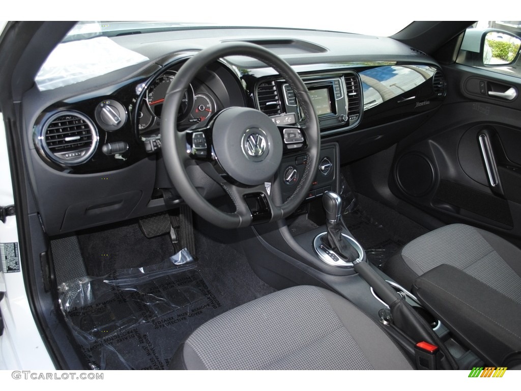 Titan Black Interior 2019 Volkswagen Beetle S Photo #136106921