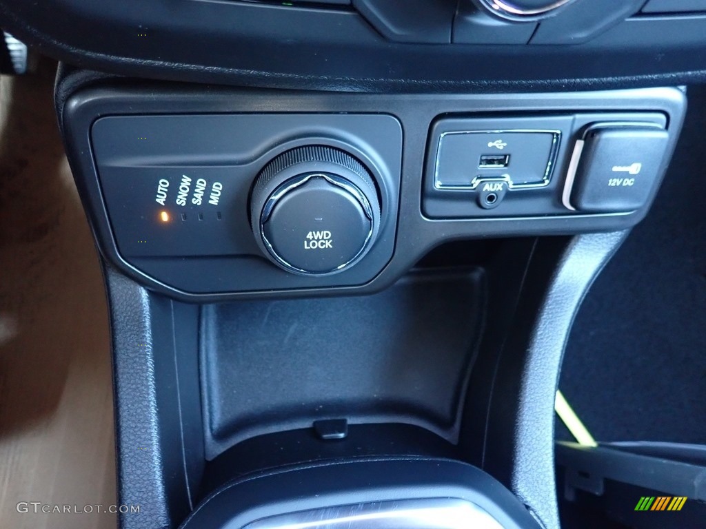 2020 Jeep Renegade Latitude 4x4 Controls Photo #136111703